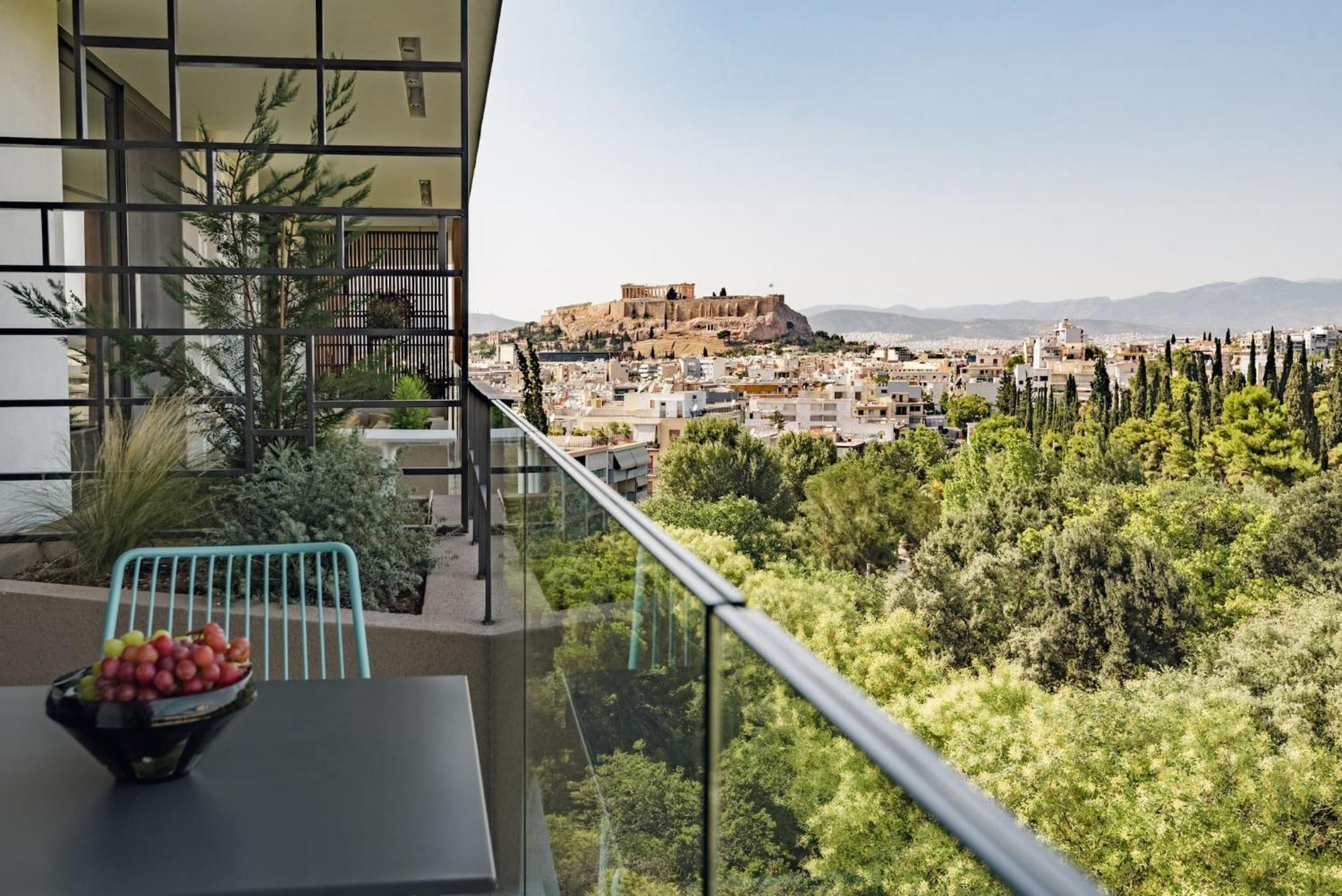 Urban Apt With Stunning Acropolis View & Roofdeck เอเธนส์ ภายนอก รูปภาพ