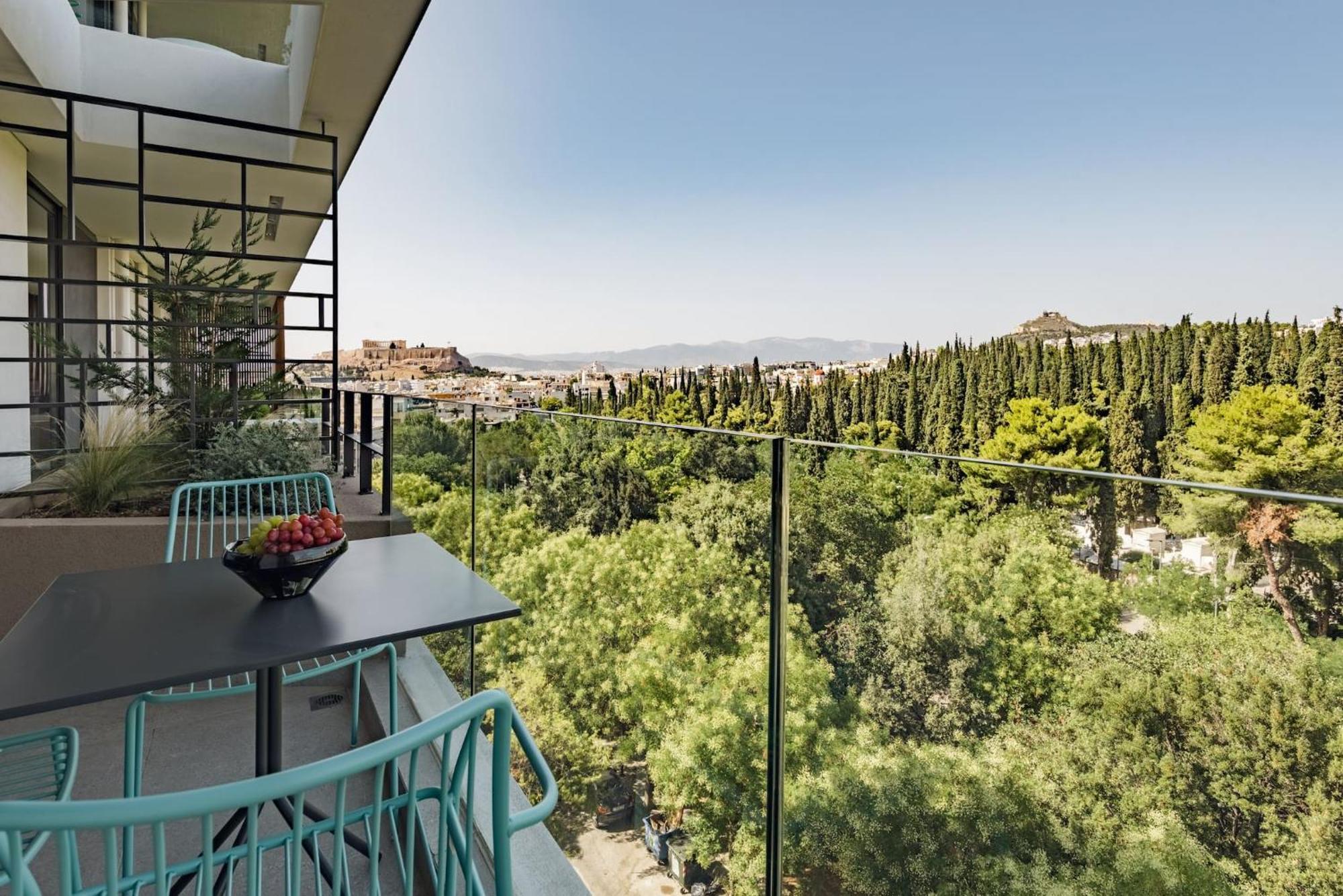 Urban Apt With Stunning Acropolis View & Roofdeck เอเธนส์ ภายนอก รูปภาพ