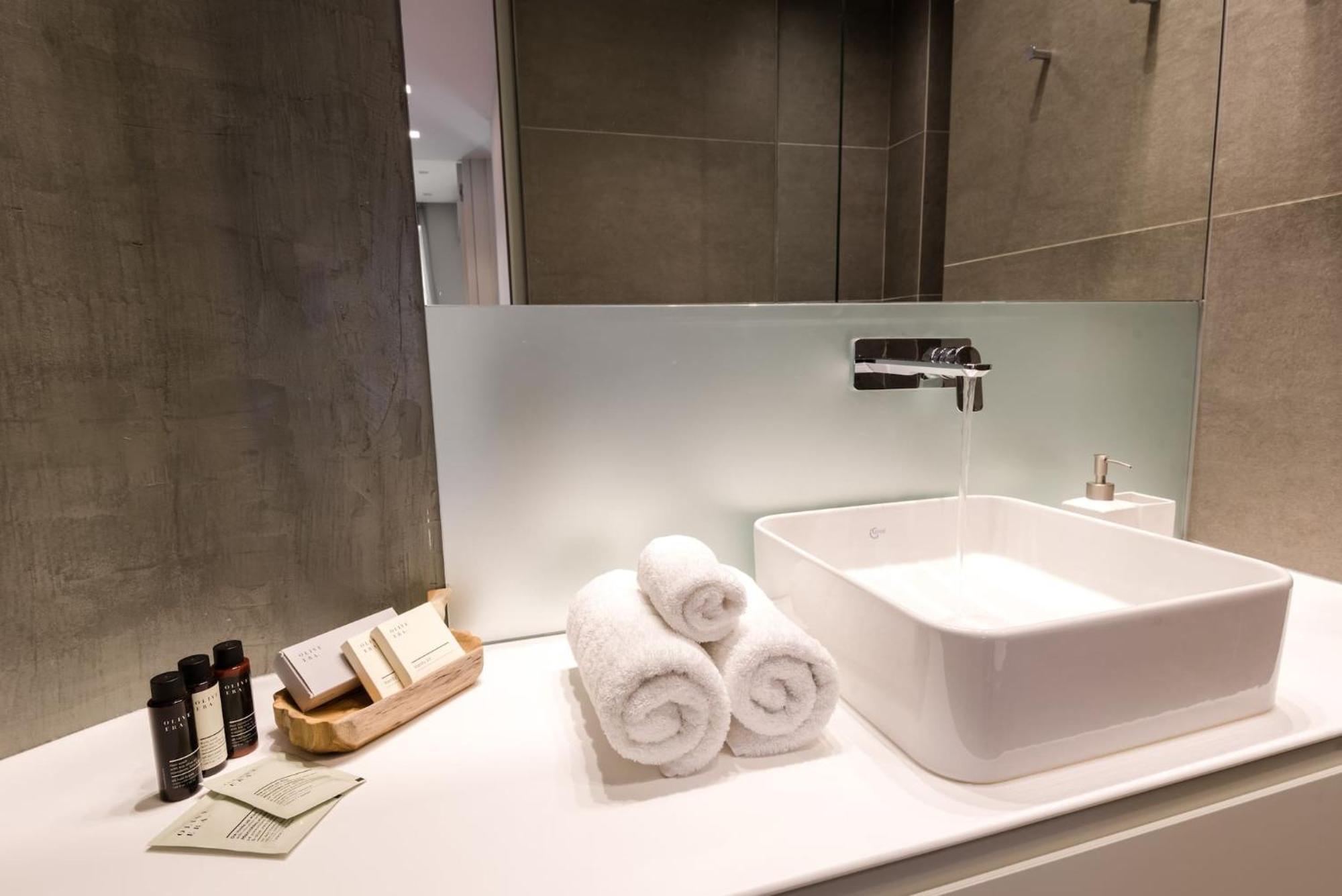 Urban Apt With Stunning Acropolis View & Roofdeck เอเธนส์ ภายนอก รูปภาพ