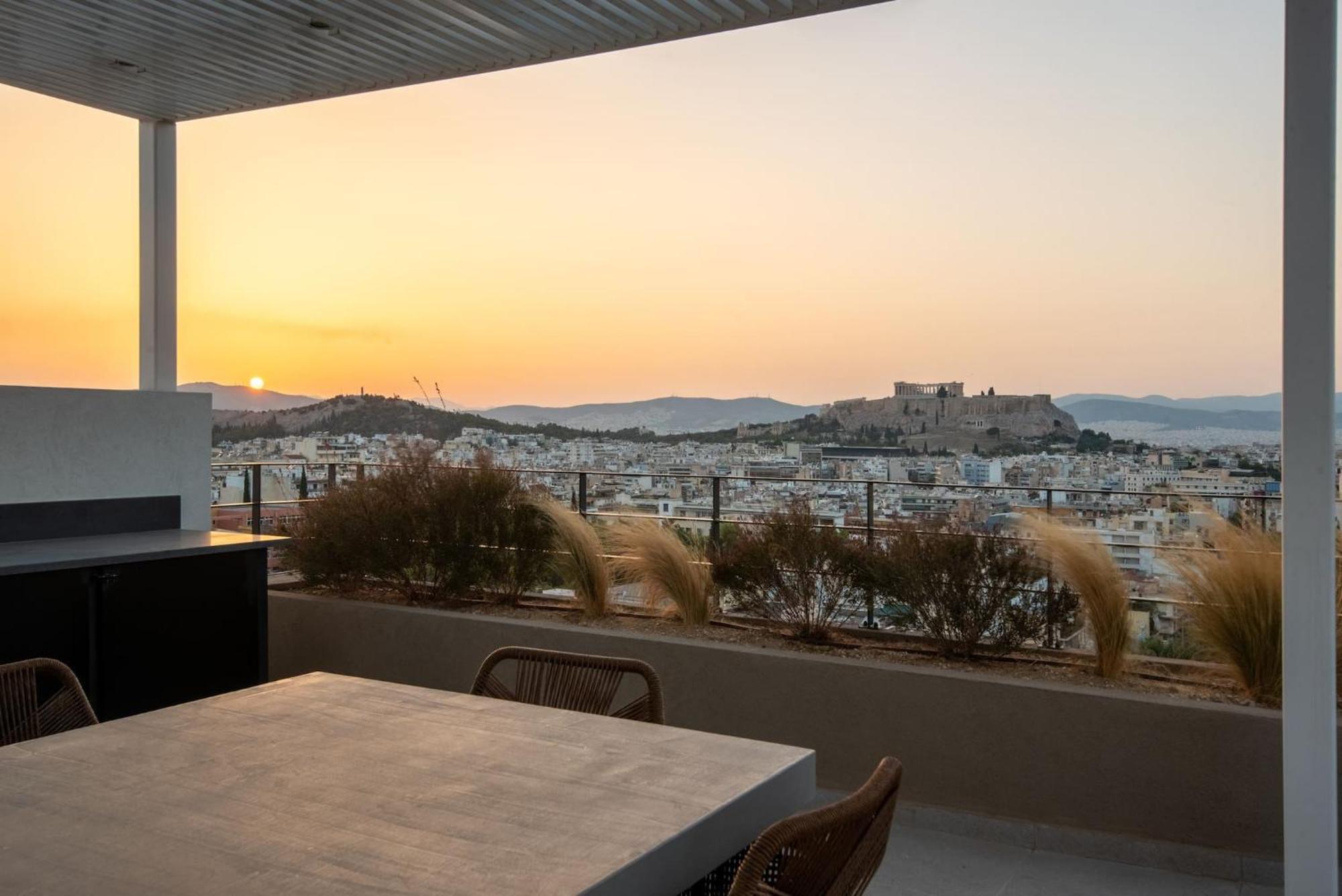 Urban Apt With Stunning Acropolis View & Roofdeck เอเธนส์ ภายนอก รูปภาพ