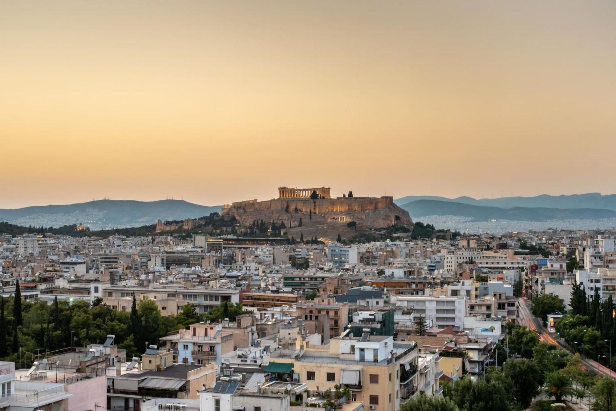 Urban Apt With Stunning Acropolis View & Roofdeck เอเธนส์ ภายนอก รูปภาพ